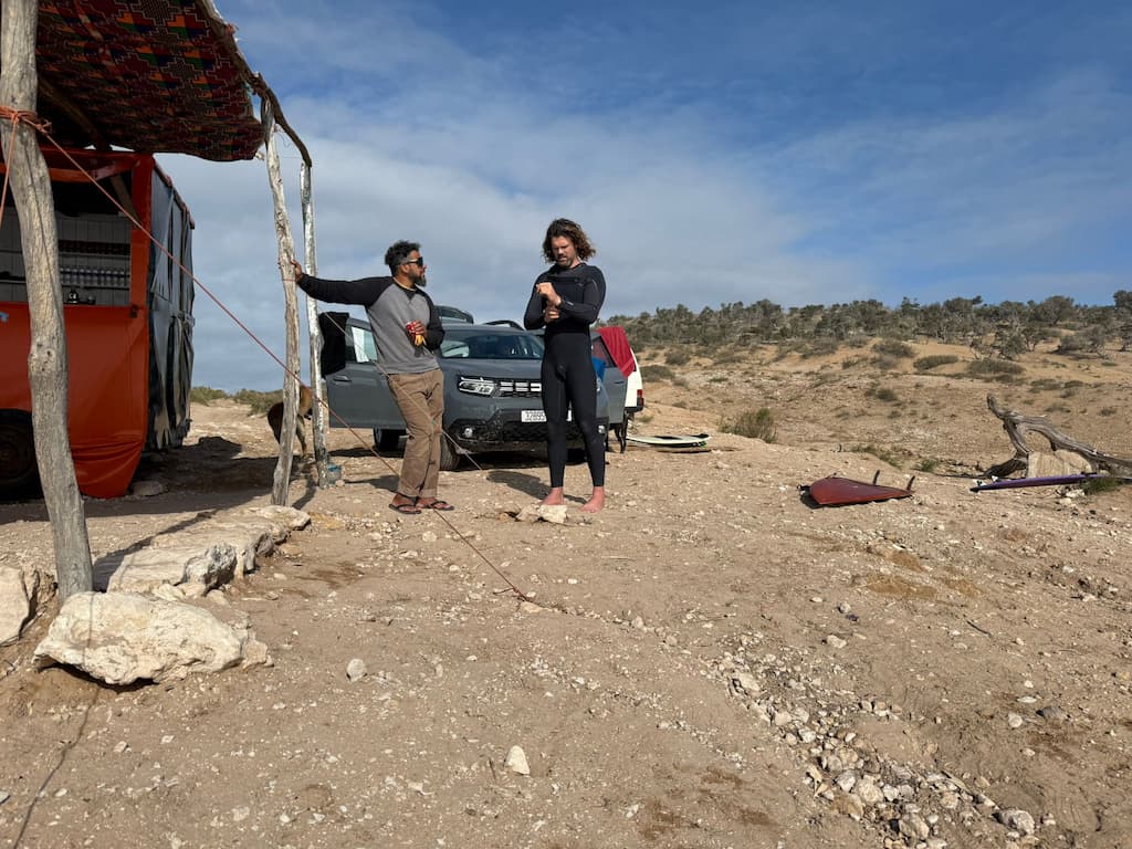 Surfing session during a guided trip